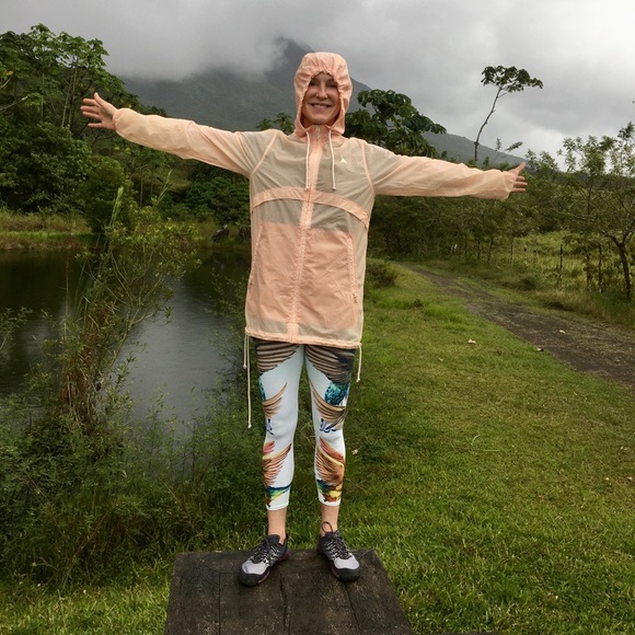 Pretty NWT Burton packable wind/rain jacket! - Picture 3 of 12